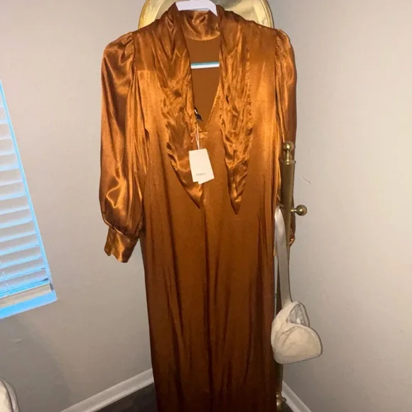 Elegant Women's Brown Dress - Picture 3 of 3